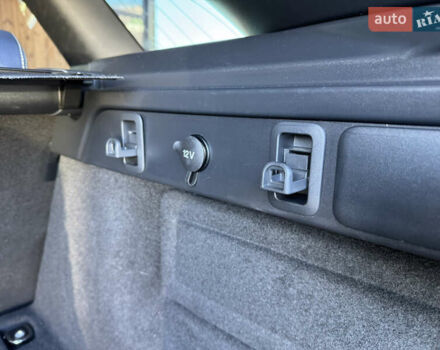 Белый Ленд Ровер Рендж Ровер Велар, объемом двигателя 2 л и пробегом 91 тыс. км за 34999 $, фото 67 на Automoto.ua