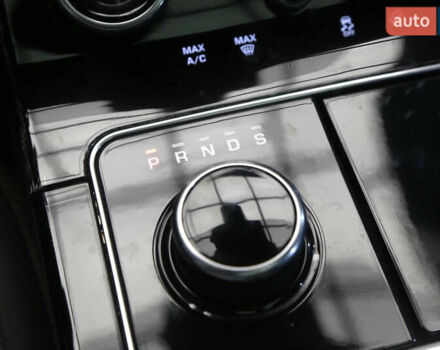 Белый Ленд Ровер Рендж Ровер Велар, объемом двигателя 2 л и пробегом 138 тыс. км за 39690 $, фото 45 на Automoto.ua