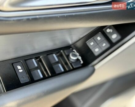 Білий Ленд Ровер Рендж Ровер Велар, об'ємом двигуна 2 л та пробігом 130 тис. км за 32200 $, фото 23 на Automoto.ua