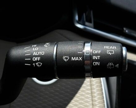 Белый Ленд Ровер Рендж Ровер Велар, объемом двигателя 2 л и пробегом 130 тыс. км за 27300 $, фото 47 на Automoto.ua
