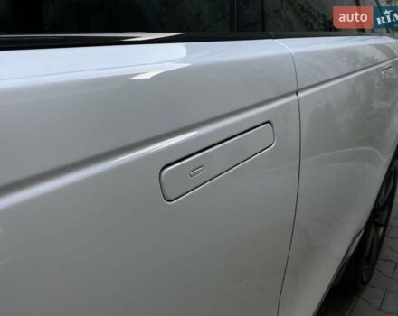 Белый Ленд Ровер Рендж Ровер Велар, объемом двигателя 2 л и пробегом 91 тыс. км за 34999 $, фото 20 на Automoto.ua