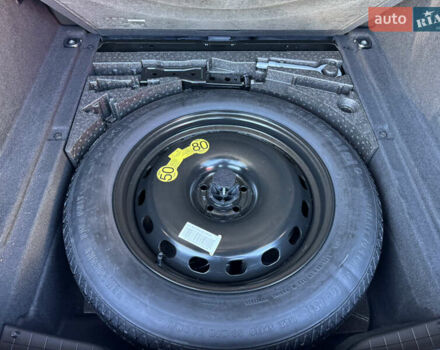 Белый Ленд Ровер Рендж Ровер Велар, объемом двигателя 2 л и пробегом 91 тыс. км за 34999 $, фото 68 на Automoto.ua