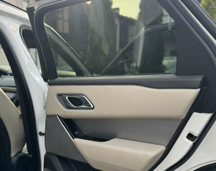 Белый Ленд Ровер Рендж Ровер Велар, объемом двигателя 2 л и пробегом 115 тыс. км за 31900 $, фото 14 на Automoto.ua