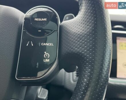 Білий Ленд Ровер Рендж Ровер Велар, об'ємом двигуна 2 л та пробігом 143 тис. км за 33500 $, фото 31 на Automoto.ua