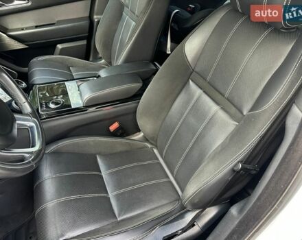 Білий Ленд Ровер Рендж Ровер Велар, об'ємом двигуна 2 л та пробігом 131 тис. км за 32000 $, фото 47 на Automoto.ua