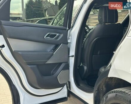 Білий Ленд Ровер Рендж Ровер Велар, об'ємом двигуна 2 л та пробігом 131 тис. км за 32000 $, фото 39 на Automoto.ua