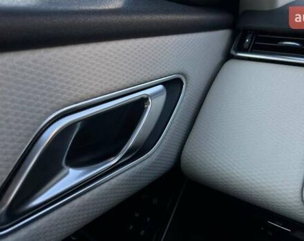 Білий Ленд Ровер Рендж Ровер Велар, об'ємом двигуна 3 л та пробігом 76 тис. км за 35999 $, фото 23 на Automoto.ua