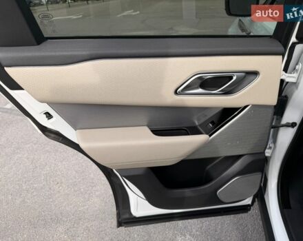 Белый Ленд Ровер Рендж Ровер Велар, объемом двигателя 2 л и пробегом 124 тыс. км за 28500 $, фото 23 на Automoto.ua