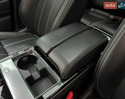 Белый Ленд Ровер Рендж Ровер Велар, объемом двигателя 3 л и пробегом 75 тыс. км за 42500 $, фото 57 на Automoto.ua