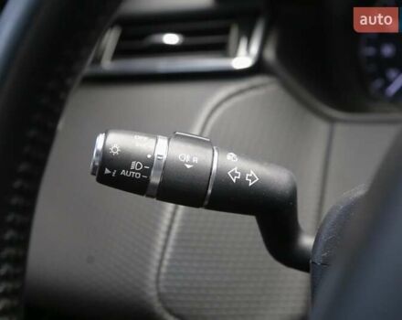 Білий Ленд Ровер Рендж Ровер Велар, об'ємом двигуна 2 л та пробігом 138 тис. км за 41900 $, фото 20 на Automoto.ua