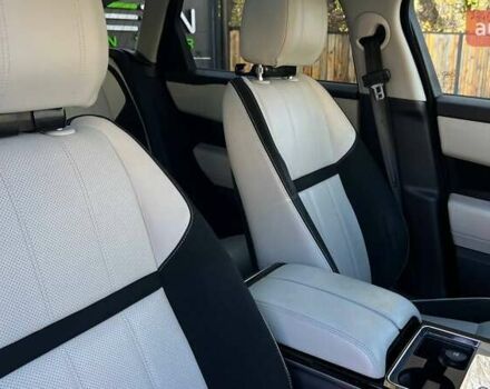 Білий Ленд Ровер Рендж Ровер Велар, об'ємом двигуна 3 л та пробігом 76 тис. км за 35999 $, фото 48 на Automoto.ua