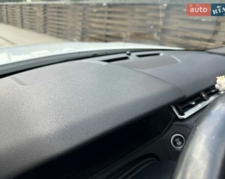 Білий Ленд Ровер Рендж Ровер Велар, об'ємом двигуна 2 л та пробігом 131 тис. км за 32000 $, фото 50 на Automoto.ua