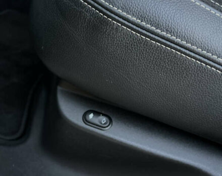 Білий Ленд Ровер Рендж Ровер Велар, об'ємом двигуна 2 л та пробігом 150 тис. км за 29900 $, фото 25 на Automoto.ua