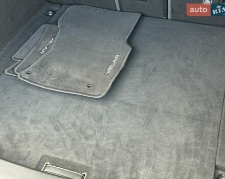 Білий Ленд Ровер Рендж Ровер Велар, об'ємом двигуна 2 л та пробігом 131 тис. км за 32000 $, фото 33 на Automoto.ua