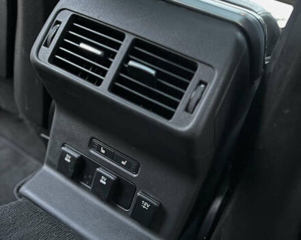 Білий Ленд Ровер Рендж Ровер Велар, об'ємом двигуна 2 л та пробігом 150 тис. км за 29900 $, фото 27 на Automoto.ua