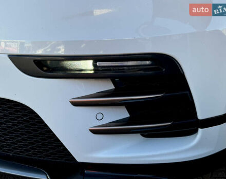Белый Ленд Ровер Рендж Ровер Велар, объемом двигателя 2 л и пробегом 91 тыс. км за 34999 $, фото 9 на Automoto.ua