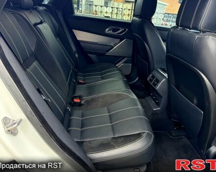 Белый Ленд Ровер Рендж Ровер Велар, объемом двигателя 2 л и пробегом 150 тыс. км за 29900 $, фото 10 на Automoto.ua