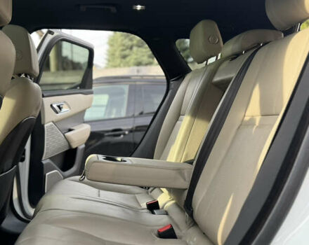 Белый Ленд Ровер Рендж Ровер Велар, объемом двигателя 2 л и пробегом 115 тыс. км за 31900 $, фото 17 на Automoto.ua