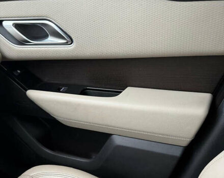 Білий Ленд Ровер Рендж Ровер Велар, об'ємом двигуна 2 л та пробігом 66 тис. км за 31000 $, фото 12 на Automoto.ua