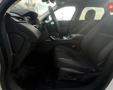 Белый Ленд Ровер Рендж Ровер Велар, объемом двигателя 2 л и пробегом 134 тыс. км за 25500 $, фото 13 на Automoto.ua