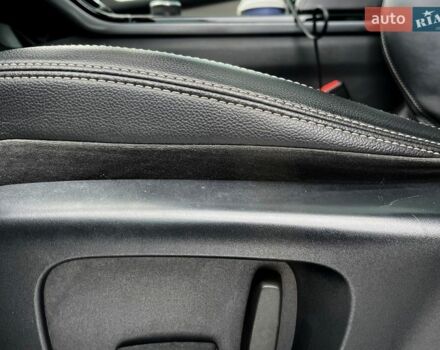 Білий Ленд Ровер Рендж Ровер Велар, об'ємом двигуна 2 л та пробігом 143 тис. км за 33500 $, фото 24 на Automoto.ua