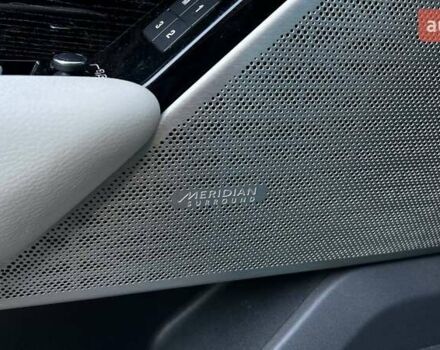 Білий Ленд Ровер Рендж Ровер Велар, об'ємом двигуна 3 л та пробігом 76 тис. км за 35999 $, фото 25 на Automoto.ua