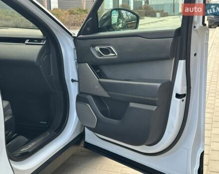 Білий Ленд Ровер Рендж Ровер Велар, об'ємом двигуна 2 л та пробігом 131 тис. км за 32000 $, фото 42 на Automoto.ua