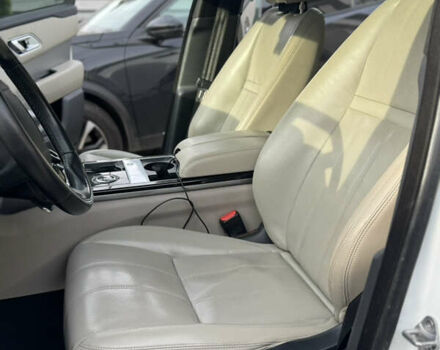 Белый Ленд Ровер Рендж Ровер Велар, объемом двигателя 2 л и пробегом 115 тыс. км за 31900 $, фото 19 на Automoto.ua