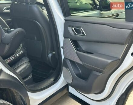 Білий Ленд Ровер Рендж Ровер Велар, об'ємом двигуна 2 л та пробігом 131 тис. км за 32000 $, фото 41 на Automoto.ua