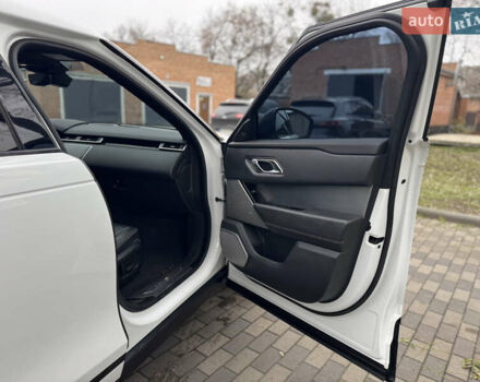 Білий Ленд Ровер Рендж Ровер Велар, об'ємом двигуна 2 л та пробігом 150 тис. км за 29900 $, фото 25 на Automoto.ua