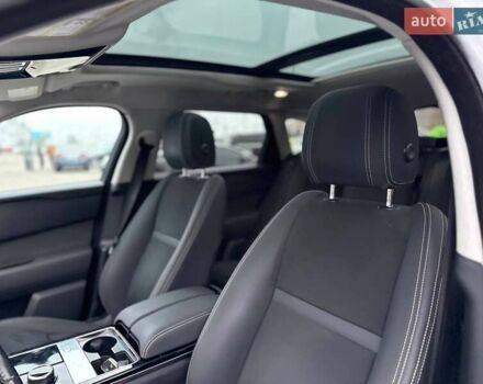 Белый Ленд Ровер Рендж Ровер Велар, объемом двигателя 2 л и пробегом 127 тыс. км за 27900 $, фото 12 на Automoto.ua