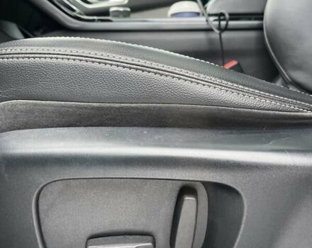 Белый Ленд Ровер Рендж Ровер Велар, объемом двигателя 2 л и пробегом 138 тыс. км за 39690 $, фото 39 на Automoto.ua