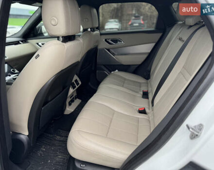 Білий Ленд Ровер Рендж Ровер Велар, об'ємом двигуна 2 л та пробігом 124 тис. км за 30499 $, фото 16 на Automoto.ua