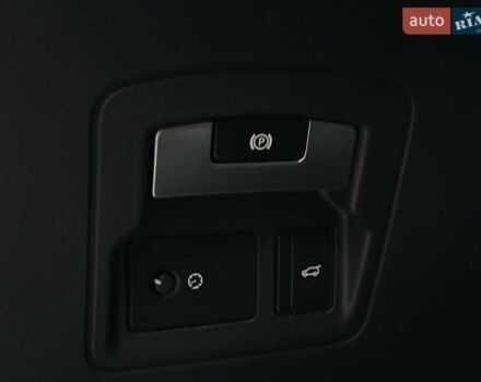 Белый Ленд Ровер Рендж Ровер Велар, объемом двигателя 2 л и пробегом 127 тыс. км за 27900 $, фото 28 на Automoto.ua