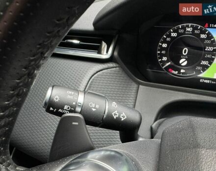 Белый Ленд Ровер Рендж Ровер Велар, объемом двигателя 3 л и пробегом 75 тыс. км за 42500 $, фото 48 на Automoto.ua