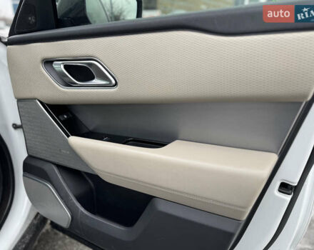 Білий Ленд Ровер Рендж Ровер Велар, об'ємом двигуна 2 л та пробігом 124 тис. км за 30499 $, фото 22 на Automoto.ua