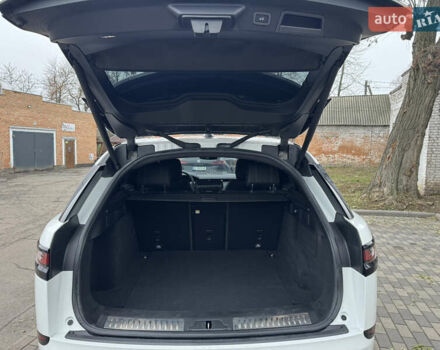 Білий Ленд Ровер Рендж Ровер Велар, об'ємом двигуна 2 л та пробігом 150 тис. км за 29900 $, фото 41 на Automoto.ua