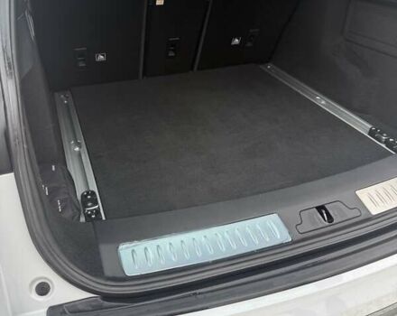 Білий Ленд Ровер Рендж Ровер Велар, об'ємом двигуна 2.99 л та пробігом 106 тис. км за 46500 $, фото 10 на Automoto.ua