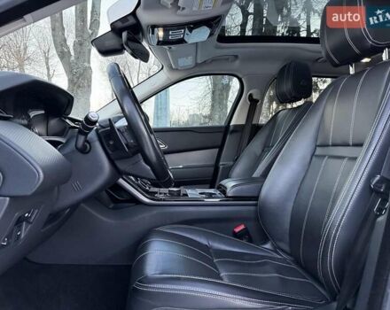 Білий Ленд Ровер Рендж Ровер Велар, об'ємом двигуна 2 л та пробігом 141 тис. км за 37690 $, фото 21 на Automoto.ua