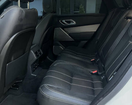 Білий Ленд Ровер Рендж Ровер Велар, об'ємом двигуна 2 л та пробігом 150 тис. км за 29900 $, фото 24 на Automoto.ua