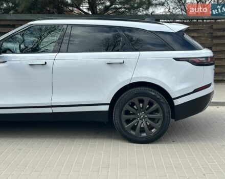 Білий Ленд Ровер Рендж Ровер Велар, об'ємом двигуна 2 л та пробігом 131 тис. км за 32000 $, фото 13 на Automoto.ua