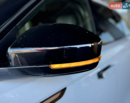 Белый Ленд Ровер Рендж Ровер Велар, объемом двигателя 2 л и пробегом 91 тыс. км за 34999 $, фото 15 на Automoto.ua