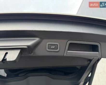 Білий Ленд Ровер Рендж Ровер Велар, об'ємом двигуна 2 л та пробігом 65 тис. км за 37500 $, фото 20 на Automoto.ua