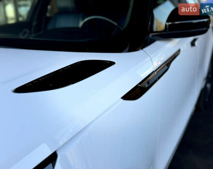 Белый Ленд Ровер Рендж Ровер Велар, объемом двигателя 2 л и пробегом 91 тыс. км за 34999 $, фото 13 на Automoto.ua