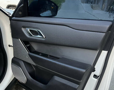 Білий Ленд Ровер Рендж Ровер Велар, об'ємом двигуна 2 л та пробігом 150 тис. км за 29900 $, фото 18 на Automoto.ua