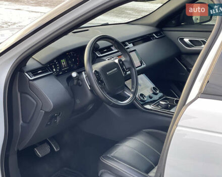 Білий Ленд Ровер Рендж Ровер Велар, об'ємом двигуна 2 л та пробігом 209 тис. км за 31999 $, фото 52 на Automoto.ua