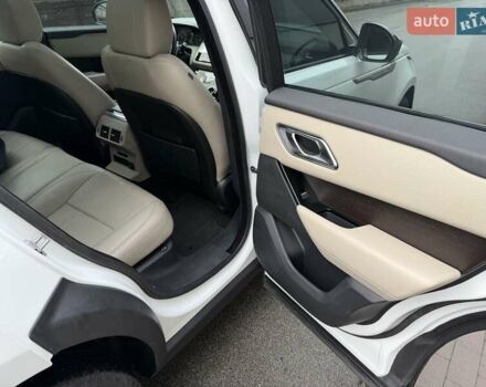 Білий Ленд Ровер Рендж Ровер Велар, об'ємом двигуна 2 л та пробігом 65 тис. км за 37500 $, фото 17 на Automoto.ua