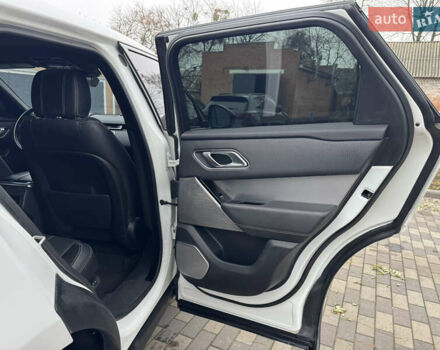 Білий Ленд Ровер Рендж Ровер Велар, об'ємом двигуна 2 л та пробігом 150 тис. км за 29900 $, фото 31 на Automoto.ua