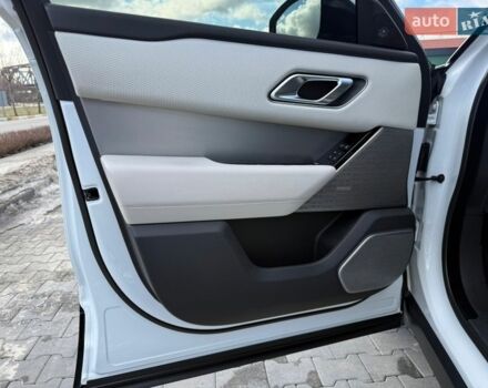 Білий Ленд Ровер Рендж Ровер Велар, об'ємом двигуна 2 л та пробігом 95 тис. км за 35800 $, фото 7 на Automoto.ua