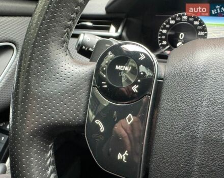 Белый Ленд Ровер Рендж Ровер Велар, объемом двигателя 3 л и пробегом 75 тыс. км за 42500 $, фото 51 на Automoto.ua